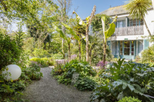 hôtel restaurant Les Fuchsias Exterieur jardin @Photographe architecture en Normandie Cotentin