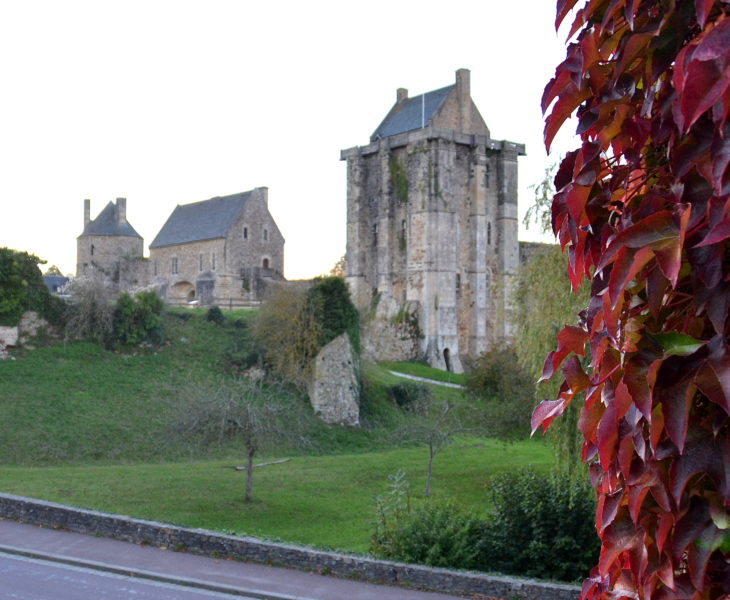 Did you know that the Cotentin is the region of castles, forts and manor houses?