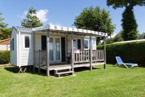 Location mobil home en Normandie dans un camping avec étang et piscine - @camping Etang des Haizes - La Haye du Puit Cotentin Tourisme