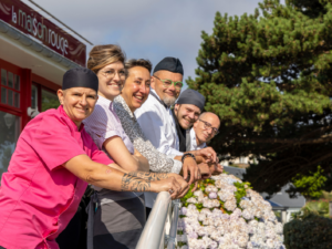 Restaurant La Maison Rouge equipe - bord de mer Cotentin Tourisme evenement professionnel réception