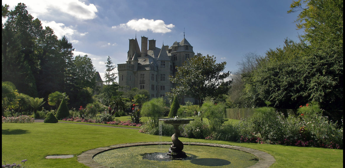 Ravalet Castle - Chateau des Ravalet and Cherbourg fountain © JM Enault