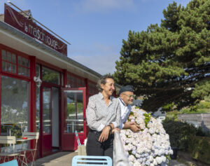 Restaurant La Maison Rouge equipe - bord de mer Cotentin Tourisme evenement professionnel réception Normandie Mariage Famille Chef David Lemé et Annabelle