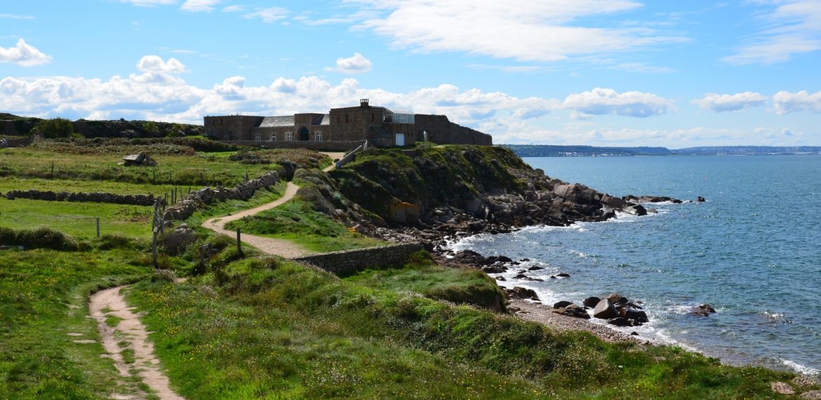 The semaphore and the fort at the Levi Cape in Fermanville - france-980146_1920