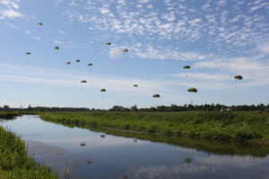 Parachutage_LaFiere_Juin2014_70DDay ©OT Baie du Cotentin (33)