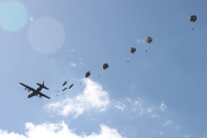 Parachutage_LaFiere_Juin2014_70DDay ©OT Baie du Cotentin