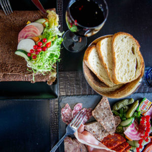 creperie-la-saline-cherbourg-terrasse-vue-mer Cotentin tourisme restaurant cotentin @Christophe-Roisnel-1