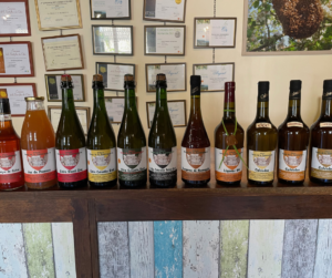 CIDRE BRUT CIDRE DOUX CIDRERIE LA FERME DE LA COMMANDERIE PRODUCTEURS LOCAUX COTENTIN TOURISME