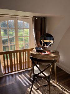 Gîte Abbaye de Blanchelande Cotentin Tourisme MIELLERIE chambre coiffeuse