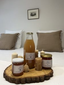 Gîte Abbaye de Blanchelande Cotentin Tourisme MIELLERIE miel jus de pomme chambre