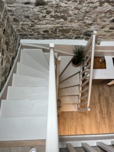 Gîte de l'Abbaye de blanchelande LE MOULIN cuisine Cotentin Tourisme Normandie escalier