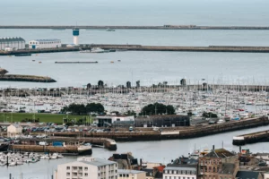 Port_de_Cherbourg_-_Refuse-to-Hibernate-Refuse_to_hibernate-17216-1600px