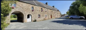 Restaurant Le Relais de la comté Cotentin Tourisme cour et parking restaurant